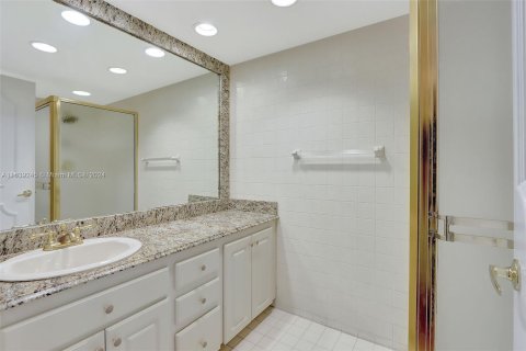 Copropriété à vendre à Coral Gables, Floride: 3 chambres, 297.29 m2 № 1311085 - photo 12