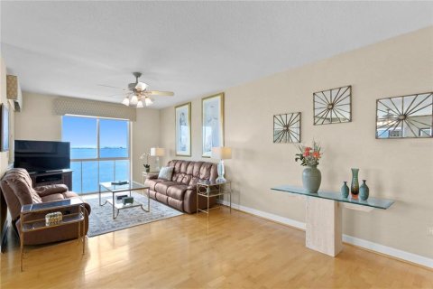 Condo in Saint Petersburg, Florida, 3 bedrooms  № 1383167 - photo 8