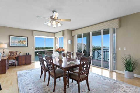 Condo in Saint Petersburg, Florida, 3 bedrooms  № 1383167 - photo 12