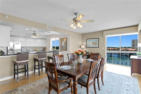 Condo in Saint Petersburg, Florida, 3 bedrooms  № 1383167 - photo 14