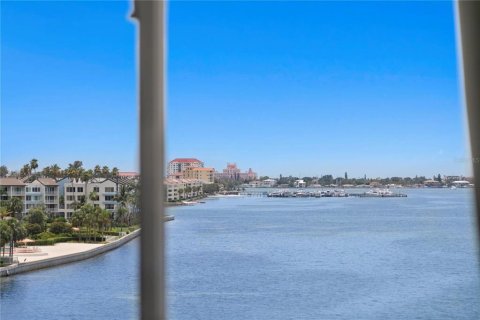 Condo in Saint Petersburg, Florida, 3 bedrooms  № 1383167 - photo 27