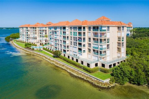 Condo in Saint Petersburg, Florida, 3 bedrooms  № 1383167 - photo 2