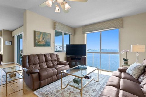 Condo in Saint Petersburg, Florida, 3 bedrooms  № 1383167 - photo 9