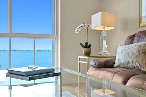 Condo in Saint Petersburg, Florida, 3 bedrooms  № 1383167 - photo 10