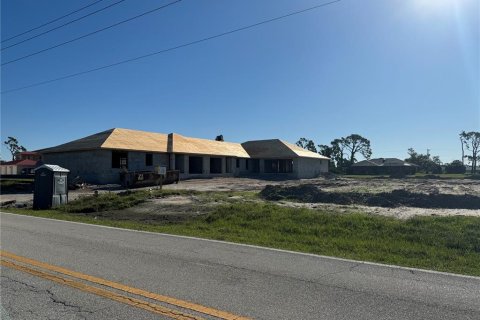 Commercial property in Rotonda, Florida 418.9 sq.m. № 1105906 - photo 10