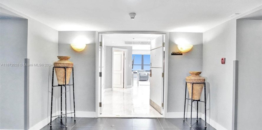 Condo in Miami Beach, Florida, 3 bedrooms  № 1397394