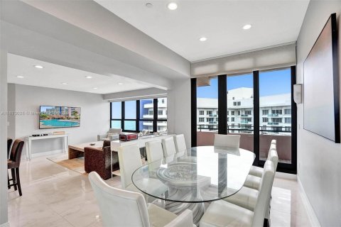 Copropriété à vendre à Miami Beach, Floride: 3 chambres, 141.21 m2 № 1397394 - photo 11