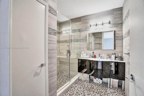 Condo in Miami Beach, Florida, 3 bedrooms  № 1397394 - photo 20