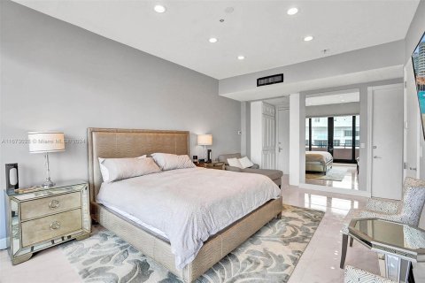 Condo in Miami Beach, Florida, 3 bedrooms  № 1397394 - photo 16