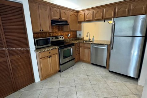 Townhouse in Coral Springs, Florida 2 bedrooms, 113.34 sq.m. № 1397436 - photo 2