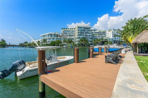 Casa en venta en Miami Beach, Florida, 4 dormitorios, 270.72 m2 № 1329895 - foto 16