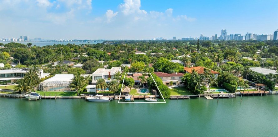 Villa ou maison à Miami Beach, Floride 4 chambres, 270.72 m2 № 1329895