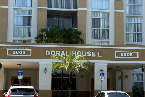 Condo in Doral, Florida, 2 bedrooms  № 1364860 - photo 2