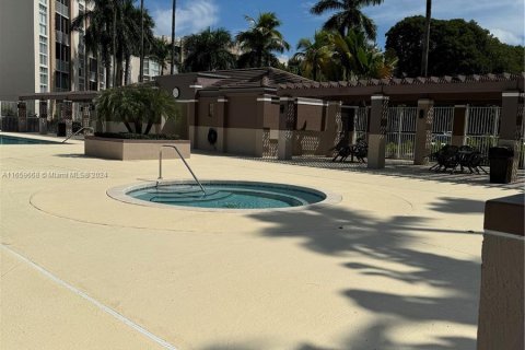 Condo in Doral, Florida, 2 bedrooms  № 1364860 - photo 4