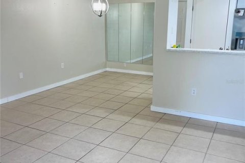 Condo in Port Richey, Florida, 2 bedrooms  № 1363415 - photo 9