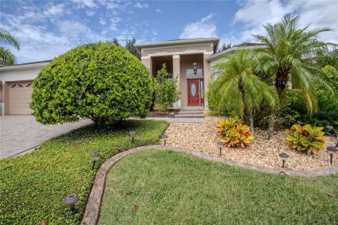 House in STONEYBROOK HILLS in Mount Dora, Florida 4 bedrooms, 277.78 sq.m. № 1390138 - photo 2