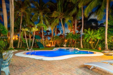 House in Hollywood, Florida 7 bedrooms № 1178830 - photo 30