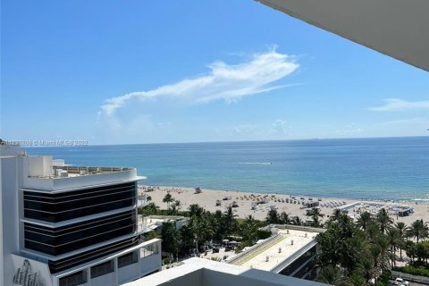 Condo in Miami Beach, Florida, 2 bedrooms  № 22063 - photo 17