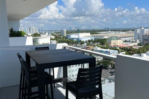 Condominio en alquiler en Miami Beach, Florida, 2 dormitorios, 80.36 m2 № 22063 - foto 16