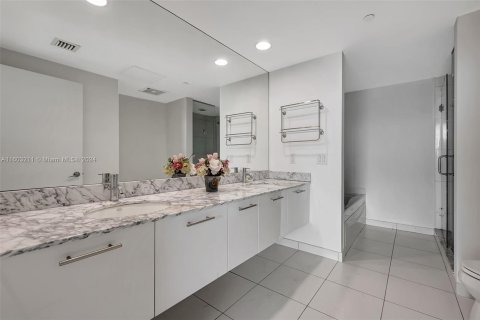 Copropriété à vendre à Miami, Floride: 2 chambres, 103.21 m2 № 1222893 - photo 13