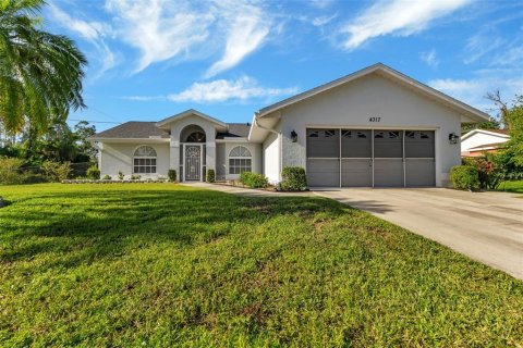 House in North Port, Florida 3 bedrooms, 128.76 sq.m. № 1326237 - photo 2