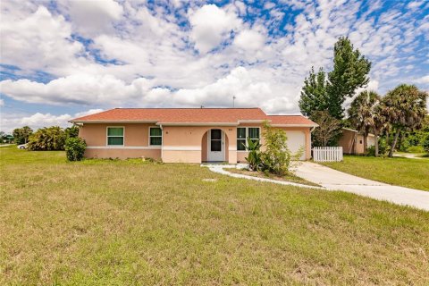 Villa ou maison à vendre à Port Charlotte, Floride: 2 chambres, 85.28 m2 № 1326273 - photo 1