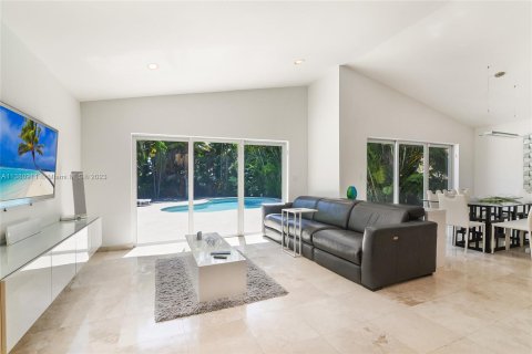 Villa ou maison à vendre à Golden Beach, Floride: 4 chambres, 209.59 m2 № 496946 - photo 5