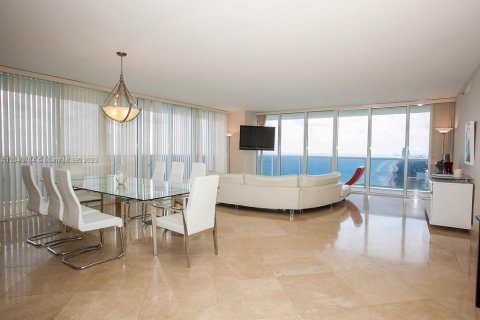 Condominio en alquiler en Hallandale Beach, Florida, 3 dormitorios, 191.84 m2 № 330515 - foto 6
