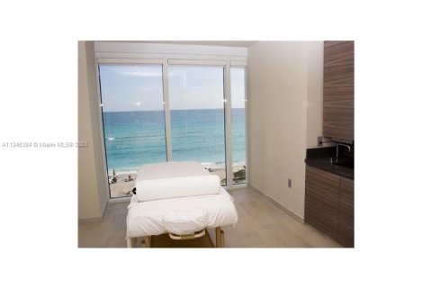 Condominio en alquiler en Hallandale Beach, Florida, 3 dormitorios, 191.84 m2 № 330515 - foto 30