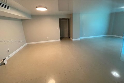 Condo in Sunny Isles Beach, Florida, 2 bedrooms  № 948606 - photo 14