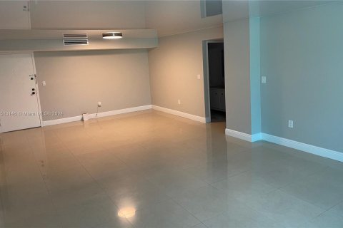 Condo in Sunny Isles Beach, Florida, 2 bedrooms  № 948606 - photo 13