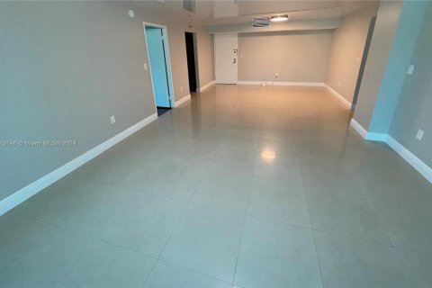 Condo in Sunny Isles Beach, Florida, 2 bedrooms  № 948606 - photo 12