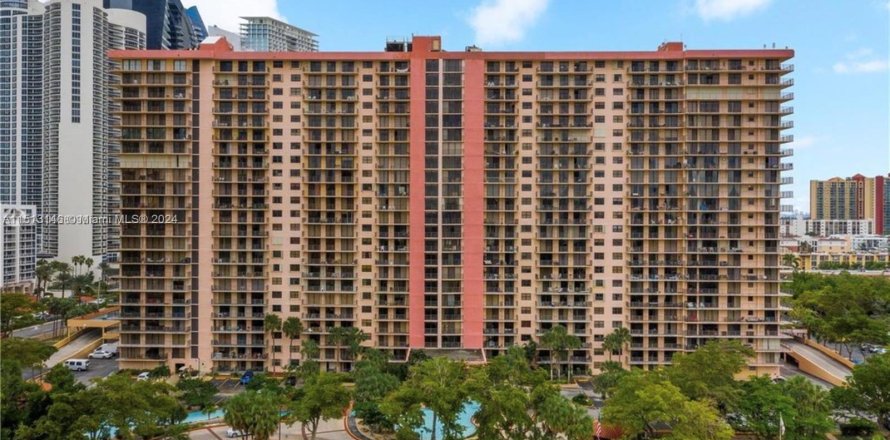 Condo à Sunny Isles Beach, Floride, 2 chambres  № 948606