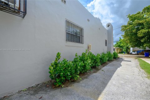 Villa ou maison à louer à Miami, Floride: 2 chambres, 141.68 m2 № 1367569 - photo 16