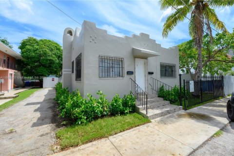 Villa ou maison à louer à Miami, Floride: 2 chambres, 141.68 m2 № 1367569 - photo 3