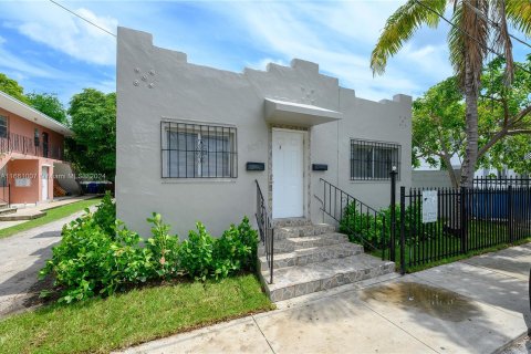 Villa ou maison à louer à Miami, Floride: 2 chambres, 141.68 m2 № 1367569 - photo 4