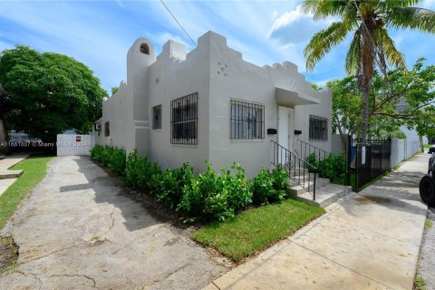 Villa ou maison à louer à Miami, Floride: 2 chambres, 141.68 m2 № 1367569 - photo 2