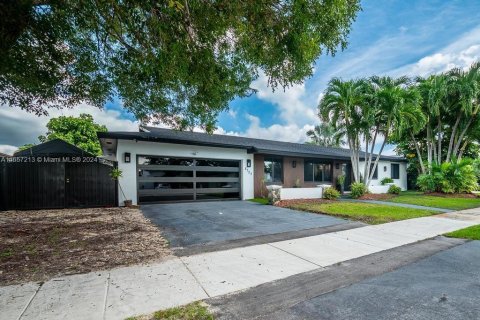 Villa ou maison à vendre à Cutler Bay, Floride: 3 chambres, 183.76 m2 № 1367525 - photo 1