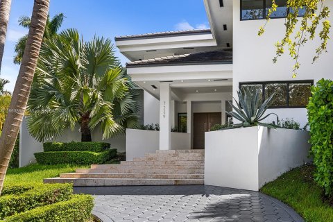 Villa ou maison à vendre à Coral Gables, Floride: 5 chambres, 414.72 m2 № 1367566 - photo 1