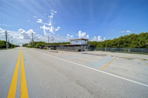 Commercial property in Key Largo, Florida № 668083 - photo 5