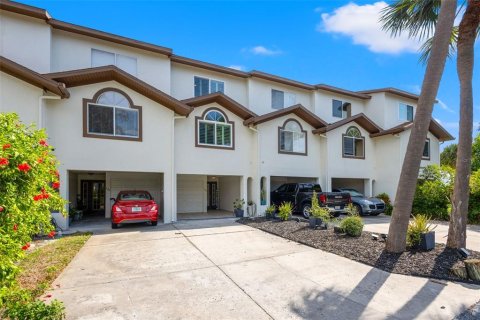 Adosado en venta en Tierra Verde, Florida, 3 dormitorios, 223.62 m2 № 1369435 - foto 2