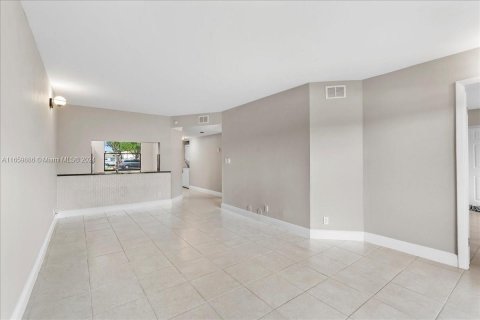 Condo in Coral Springs, Florida, 3 bedrooms  № 1365905 - photo 8