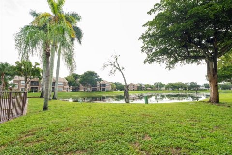 Condo in Coral Springs, Florida, 3 bedrooms  № 1365905 - photo 29