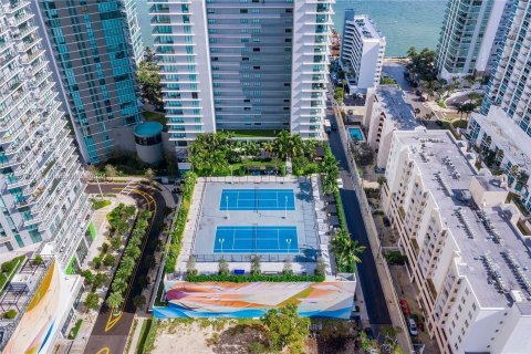 Condominio en alquiler en Miami, Florida, 2 dormitorios, 98.2 m2 № 1365945 - foto 26