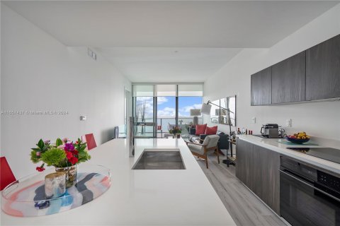 Condominio en alquiler en Miami, Florida, 2 dormitorios, 98.2 m2 № 1365945 - foto 5