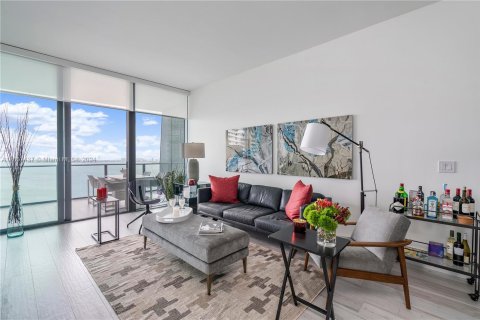 Condominio en alquiler en Miami, Florida, 2 dormitorios, 98.2 m2 № 1365945 - foto 3