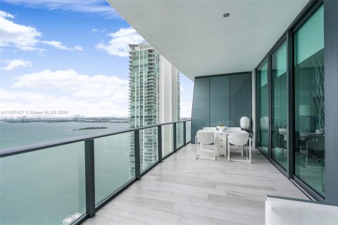 Condominio en alquiler en Miami, Florida, 2 dormitorios, 98.2 m2 № 1365945 - foto 2