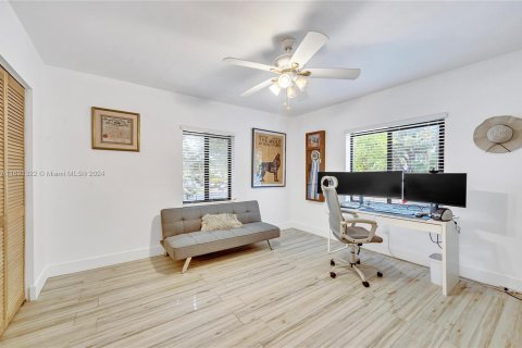 Casa en venta en Miami, Florida, 4 dormitorios, 205.78 m2 № 1439999 - foto 22