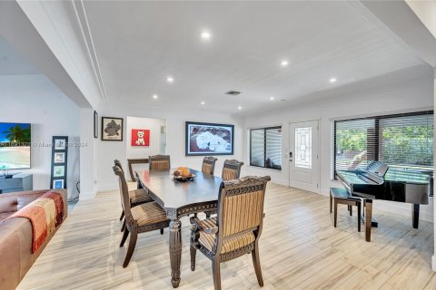 Casa en venta en Miami, Florida, 4 dormitorios, 205.78 m2 № 1439999 - foto 6