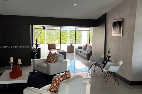 Casa en venta en Miami, Florida, 3 dormitorios, 225.2 m2 № 1368855 - foto 9